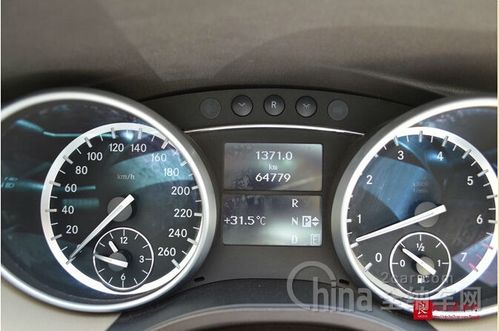 奔驰ml350仪表盘上车后面有个钩子图标什么意思?奔驰R300出现SRS故障-图2 奔驰ml350仪表盘上车后面有个钩子图标什么意思?奔驰R300出现SRS故障-图2