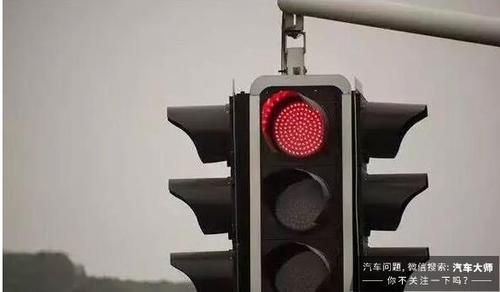 红灯一边亮一边不亮闯了怎么办?红绿灯故障无亮导致闯红灯-图3 红灯一边亮一边不亮闯了怎么办?红绿灯故障无亮导致闯红灯-图3