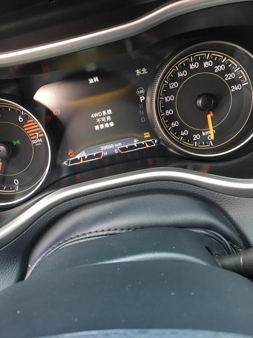 jeep自由光显示车头亮红灯?三菱吉普四驱中间亮红灯故障提示-图2 jeep自由光显示车头亮红灯?三菱吉普四驱中间亮红灯故障提示-图2