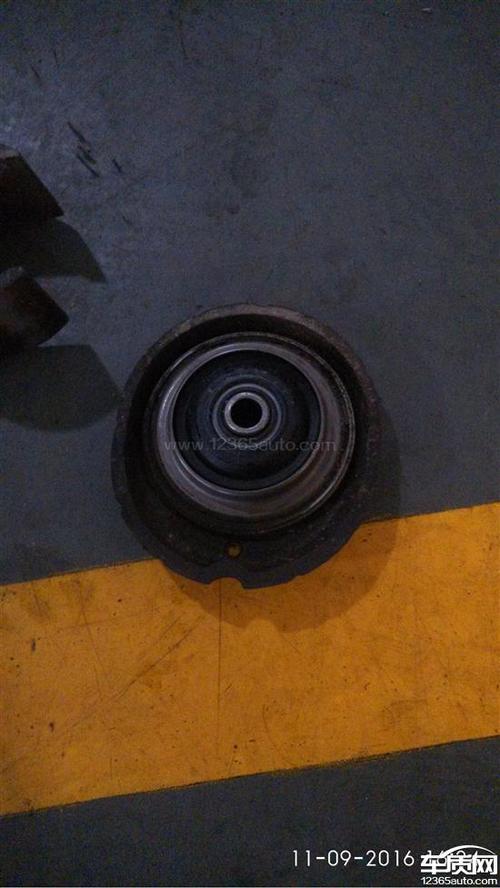 宝来左前轮一过坑咯噔一声?宝来顶胶平面轴承故障现象-图4 宝来左前轮一过坑咯噔一声?宝来顶胶平面轴承故障现象-图4