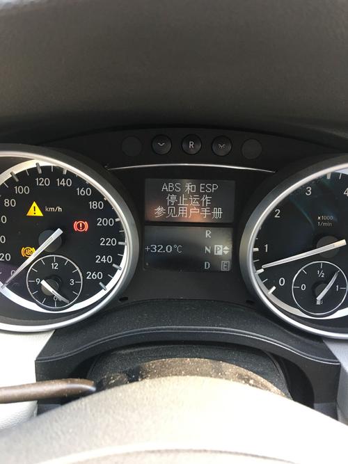 奔驰r350报p2004怎么解决?r350奔驰p2004故障码-图2 奔驰r350报p2004怎么解决?r350奔驰p2004故障码-图2