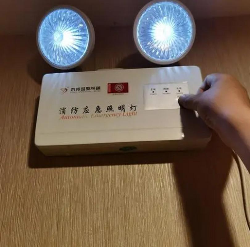 消防应急灯不停闪烁原因有哪些?汽车紧急故障灯-图2 消防应急灯不停闪烁原因有哪些?汽车紧急故障灯-图2