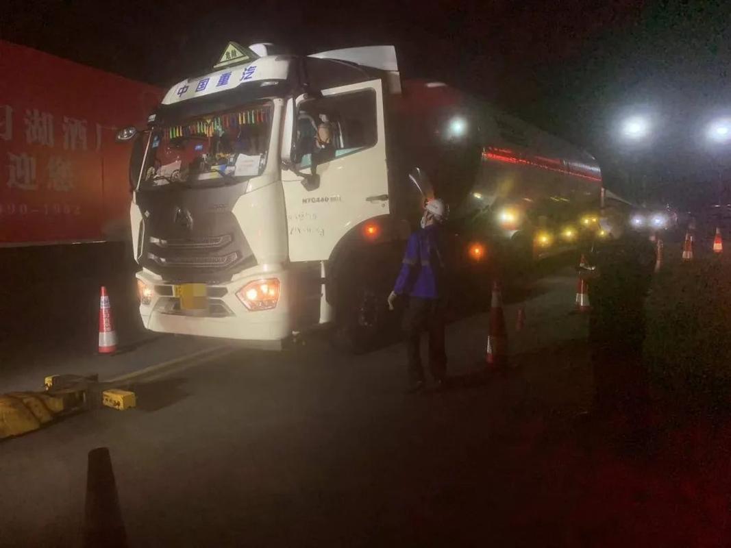 危化车辆行驶时间规定?夜间机动车在高速公路发生故障-图3 危化车辆行驶时间规定?夜间机动车在高速公路发生故障-图3