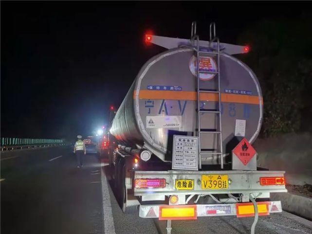 危化车辆行驶时间规定?夜间机动车在高速公路发生故障-图2 危化车辆行驶时间规定?夜间机动车在高速公路发生故障-图2
