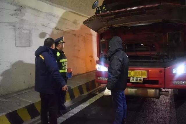 危化车辆行驶时间规定?夜间机动车在高速公路发生故障-图4 危化车辆行驶时间规定?夜间机动车在高速公路发生故障-图4