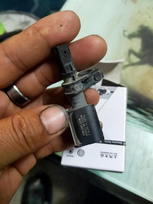 迈腾转向角度传感器故障修复方法？迈腾旅行版换方向机故障-图2