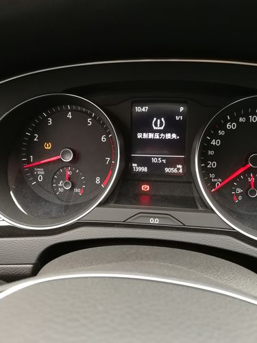 迈腾胎压报警是怎么显示的？新款迈腾胎压故障灯-图2