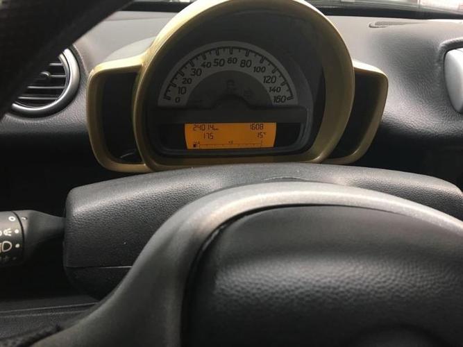 请问奔驰SMART车仪表盘内的雪花标志代表什么?smart 制动灯故障警告-图2 请问奔驰SMART车仪表盘内的雪花标志代表什么?smart 制动灯故障警告-图2