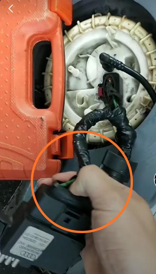 浇地汽油水泵启动不了什么原因?04款奥迪A4汽油泵故障-图2 浇地汽油水泵启动不了什么原因?04款奥迪A4汽油泵故障-图2