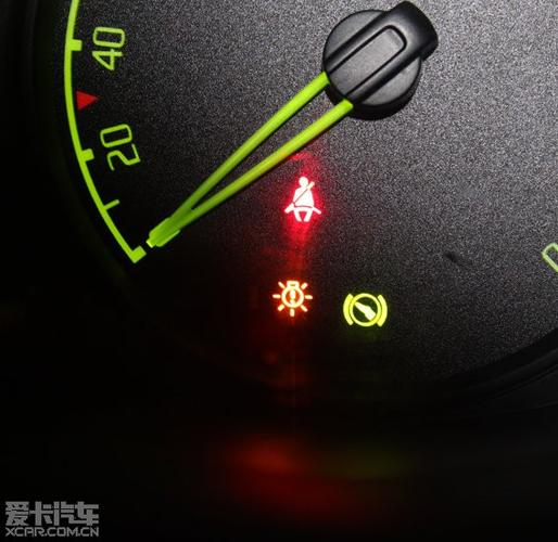 斯柯达仪表盘太阳灯亮什么原因?斯柯达故障灯太阳-图2 斯柯达仪表盘太阳灯亮什么原因?斯柯达故障灯太阳-图2