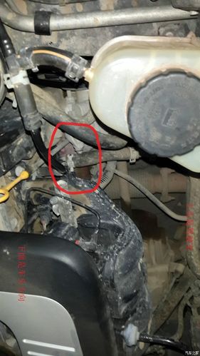 冷冻液加注频繁是什么原因导致?荣威550漏防冻液故障-图4 冷冻液加注频繁是什么原因导致?荣威550漏防冻液故障-图4