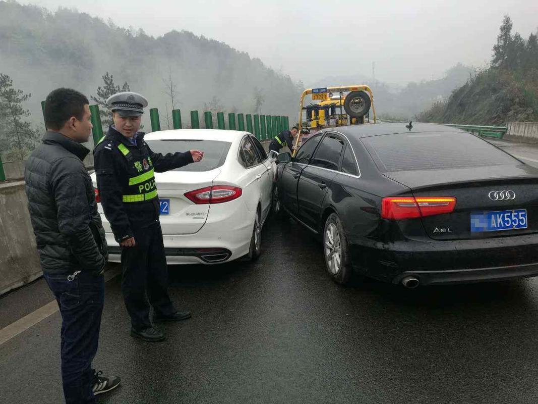 高速被追尾拖车费是责任方出吗?高速故障拖车费谁出-图2 高速被追尾拖车费是责任方出吗?高速故障拖车费谁出-图2