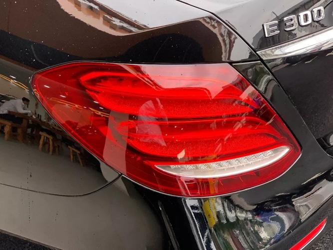 奔驰e300显示红色电池是什么情况?e300辅助电池故障-图2 奔驰e300显示红色电池是什么情况?e300辅助电池故障-图2