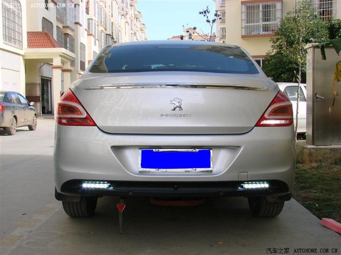 308倒车灯为什么只有一个亮?标致右倒车灯控制故障-图3 308倒车灯为什么只有一个亮?标致右倒车灯控制故障-图3