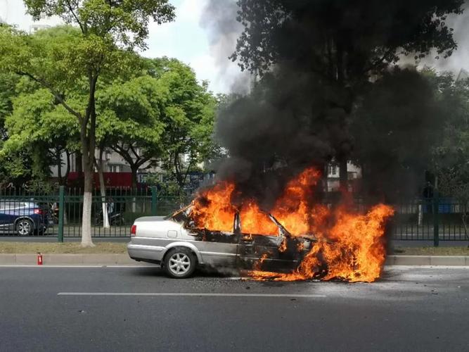 车辆自燃算什么事故?自燃故障-图2 车辆自燃算什么事故?自燃故障-图2