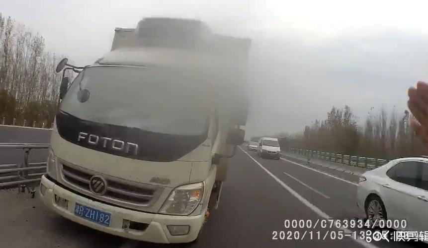当汽车在高速路上出现故障无法行驶时怎样报警为好?高速公路行驶车辆发生故障-图3 当汽车在高速路上出现故障无法行驶时怎样报警为好?高速公路行驶车辆发生故障-图3