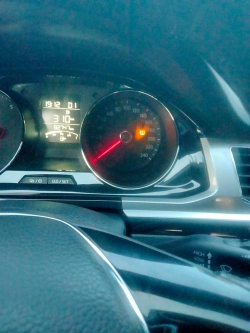 19年宝来车大灯常亮？（宝来显示灯光故障）-图2