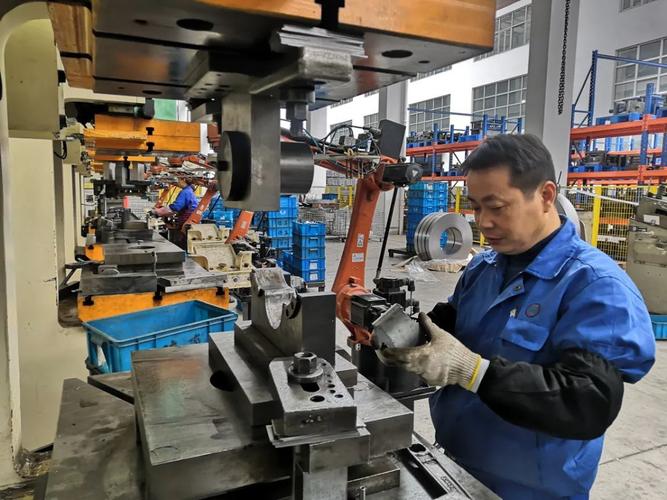 我想进十堰25厂东风模具厂工作好进吗?有机会吗?(东风25厂在哪)-图2 我想进十堰25厂东风模具厂工作好进吗?有机会吗?(东风25厂在哪)-图2