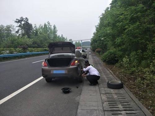 车辆爆胎可以停在应急车道吗?(客车故障停放应急车道事故)-图3 车辆爆胎可以停在应急车道吗?(客车故障停放应急车道事故)-图3