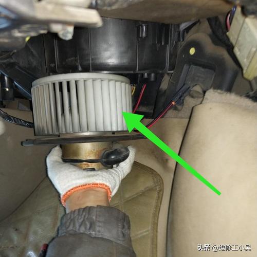 桑塔纳鼓风机不转是什么原因?(桑塔纳3000鼓风机故障)-图4 桑塔纳鼓风机不转是什么原因?(桑塔纳3000鼓风机故障)-图4