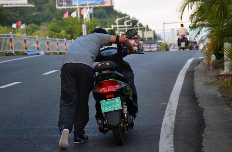 电动车一下子没劲了跑一会又正常了怎么回事？（电动车30秒转一下是什么故障）-图3