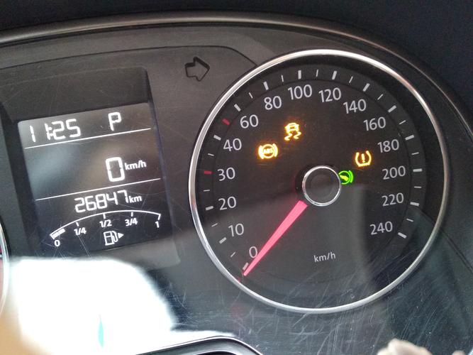大众polo仪表盘故障灯亮怎么解决?(polo汽车 故障灯)-图2 大众polo仪表盘故障灯亮怎么解决?(polo汽车 故障灯)-图2