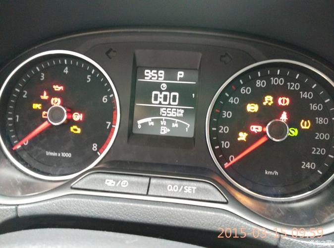 大众polo仪表盘故障灯亮怎么解决?(polo汽车 故障灯)-图4 大众polo仪表盘故障灯亮怎么解决?(polo汽车 故障灯)-图4